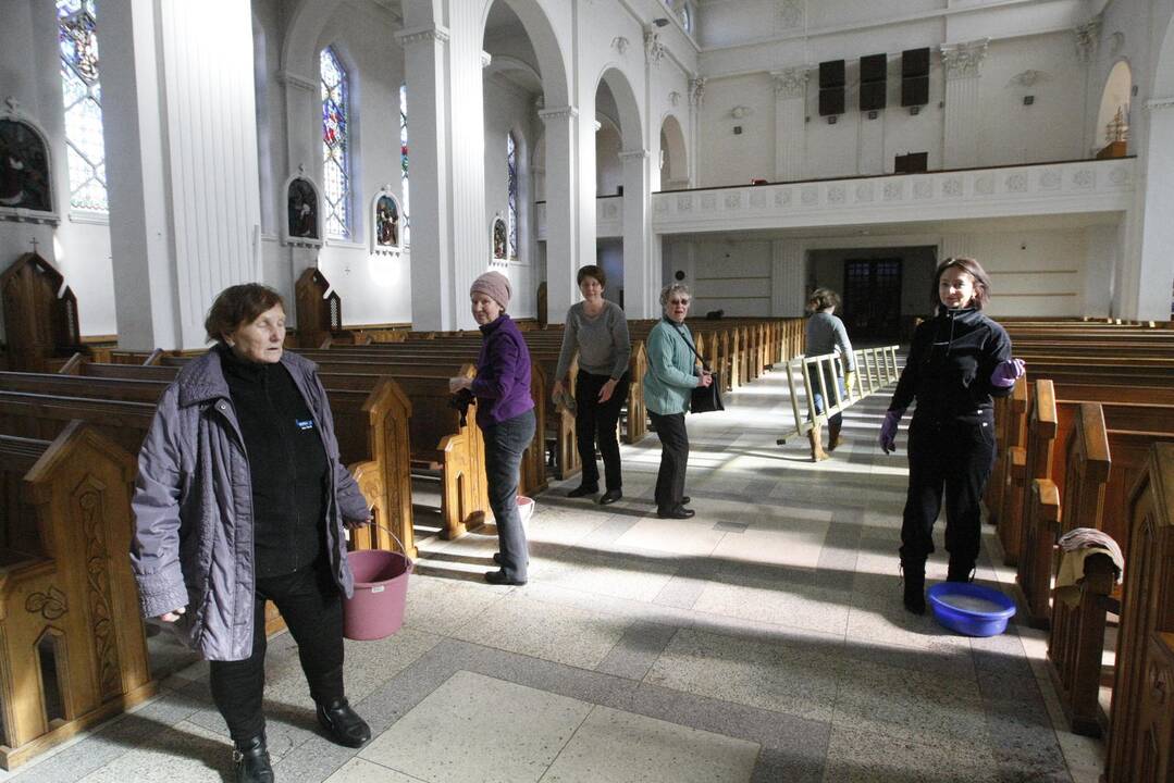 Marijos Taikos Karalienės bažnyčioje – talka