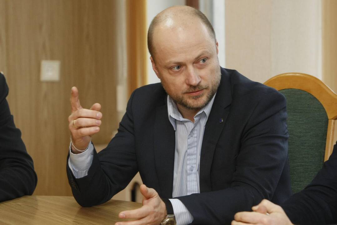 Valdininkai siūlo pamaitinti eilėje laukiančius vežėjus