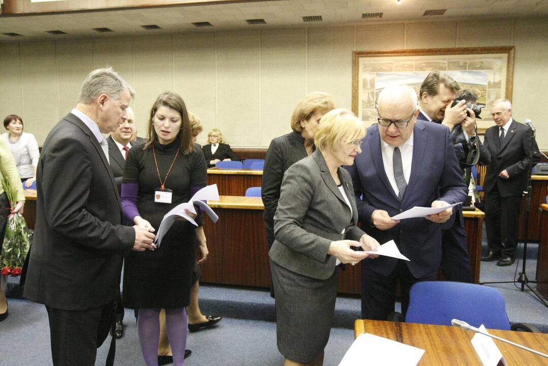 Išrinkti vicemerai ir administracijos direktorius, opozicija protestuoja