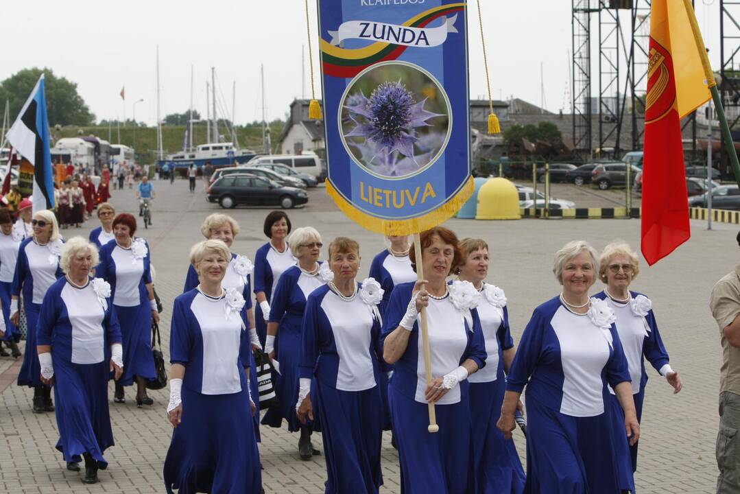 Europos šokių pynė ir vėliavos pakėlimas
