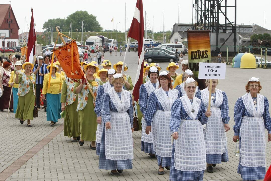 Europos šokių pynė ir vėliavos pakėlimas