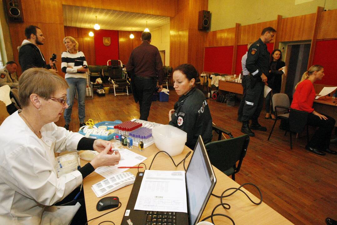 Policininkai davė kraują