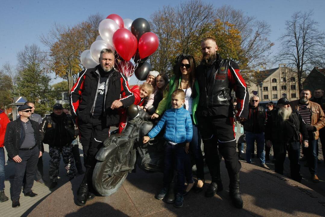 Į Bengaliją motociklininkai išvyko su duona ir lašiniais