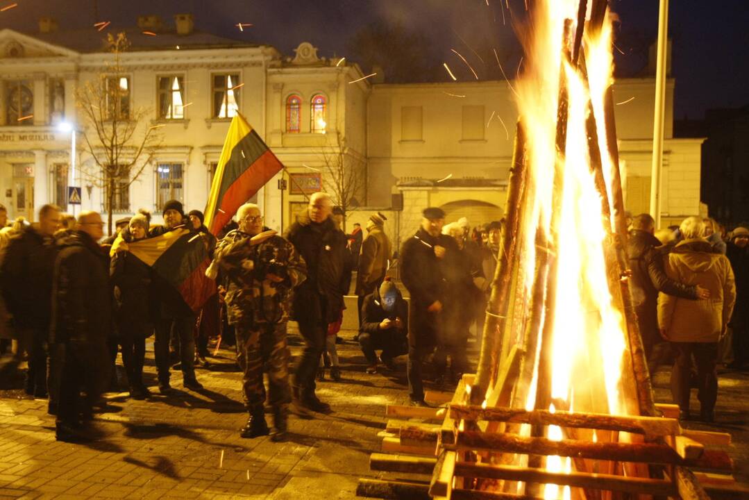 Užsiliepsnojo atminimo laužai – Klaipėda nepamiršo Laisvės gynėjų