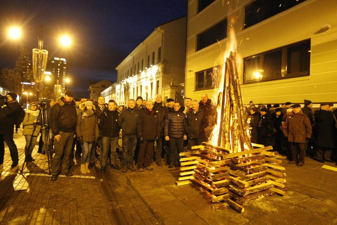 Užsiliepsnojo atminimo laužai – Klaipėda nepamiršo Laisvės gynėjų