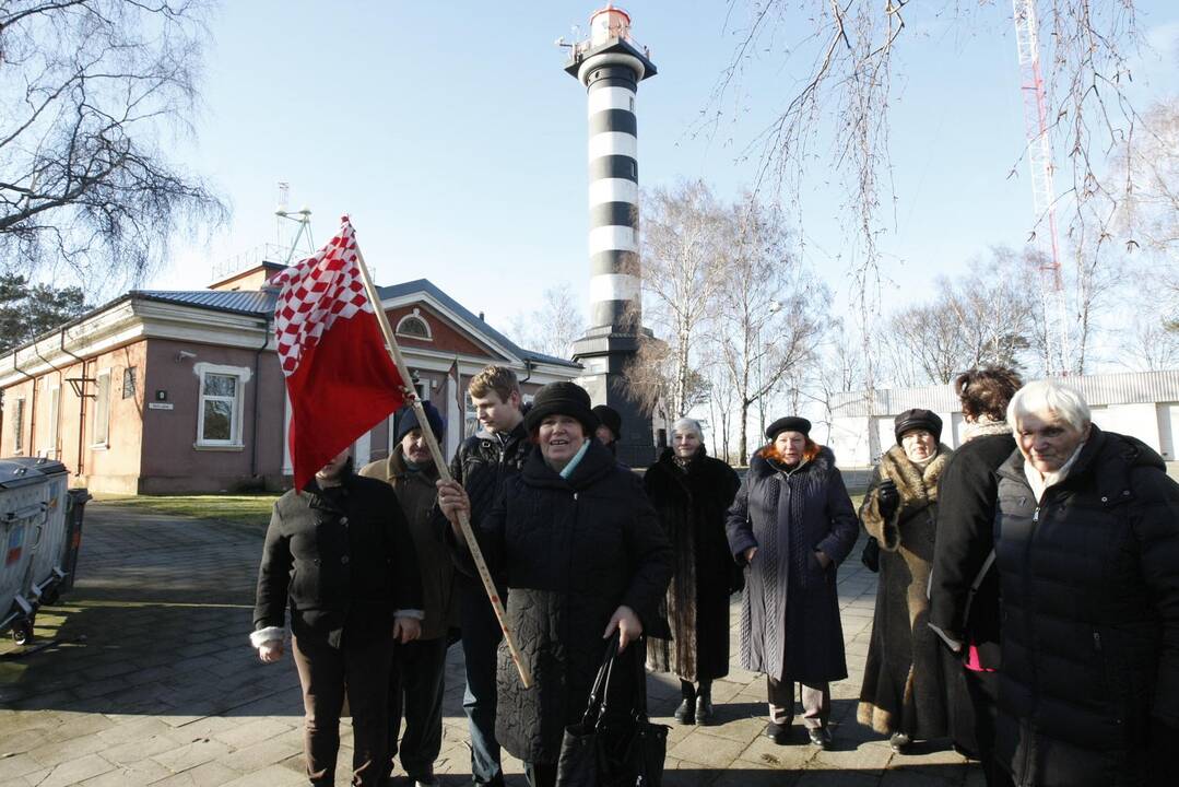 Baltų ir raudonų kvadratų vėliava