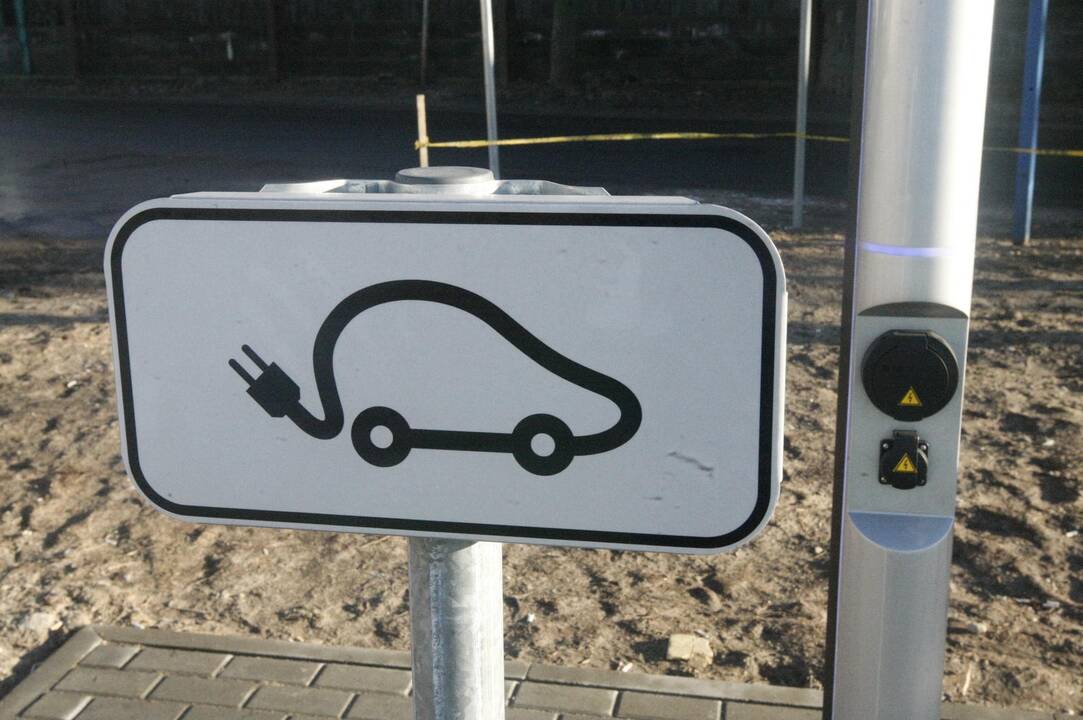 Skatins uostamiestyje naudotis elektromobiliais