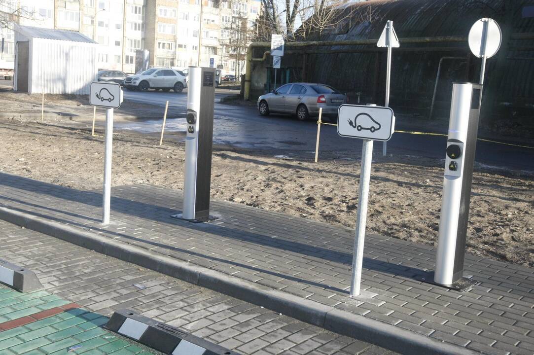 Skatins uostamiestyje naudotis elektromobiliais