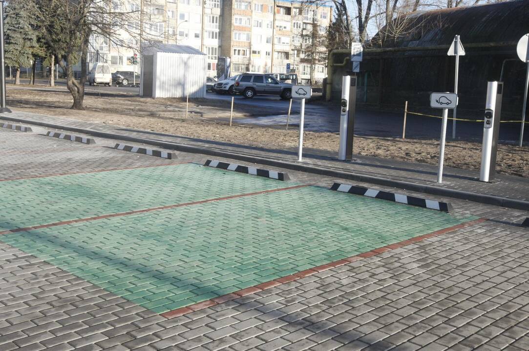 Skatins uostamiestyje naudotis elektromobiliais