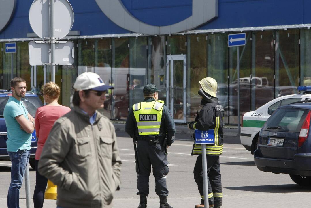 Pranešimas apie galimą prekybos centro sprogimą nepasitvirtino