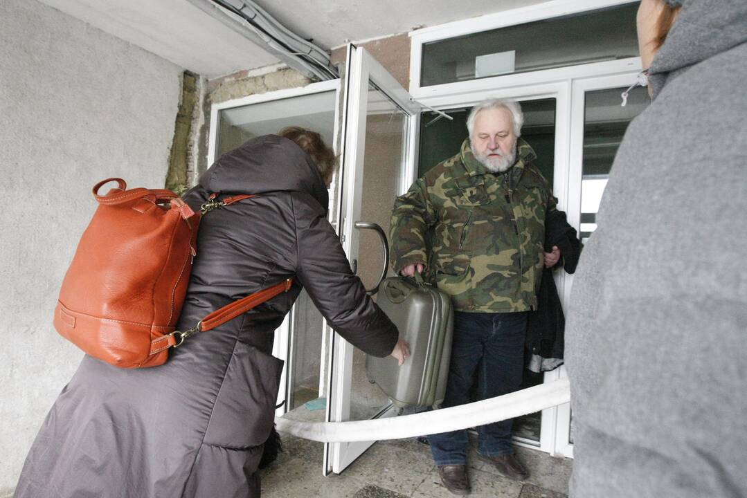 Naktį Palangoje degė buvęs „Lino“ poilsio namų daugiaaukštis pastatas