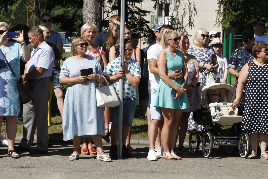 Klaipėdos Dragūnų batalione – vadų pasikeitimas ir šauktinių išlydėtuvės