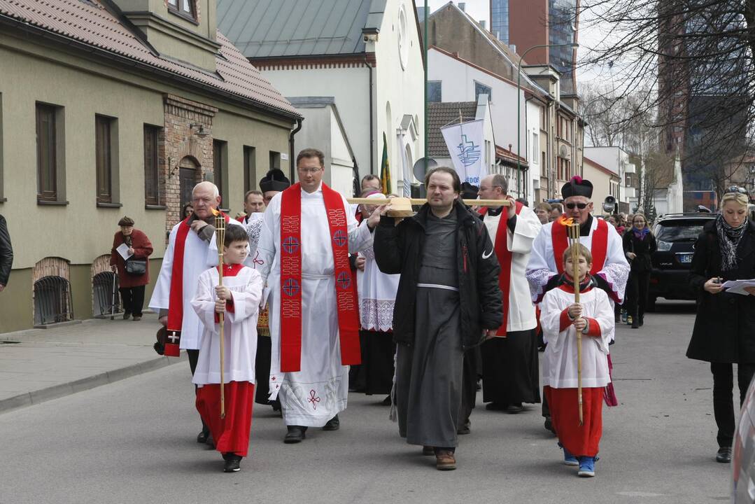 Klaipėdos tikintieji ėjo Kryžiaus kelią