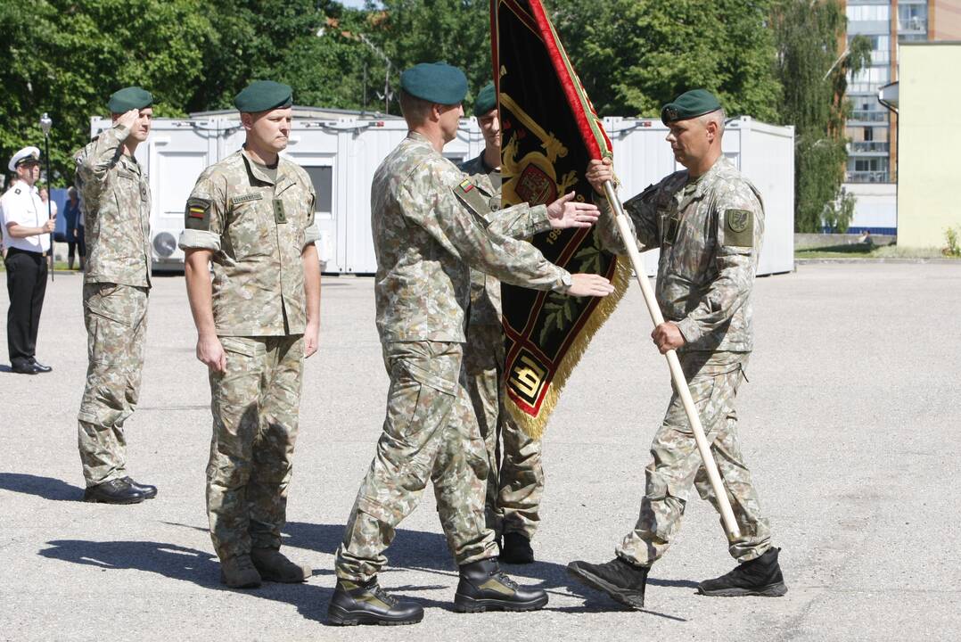 Klaipėdos Dragūnų batalione – vadų pasikeitimas ir šauktinių išlydėtuvės