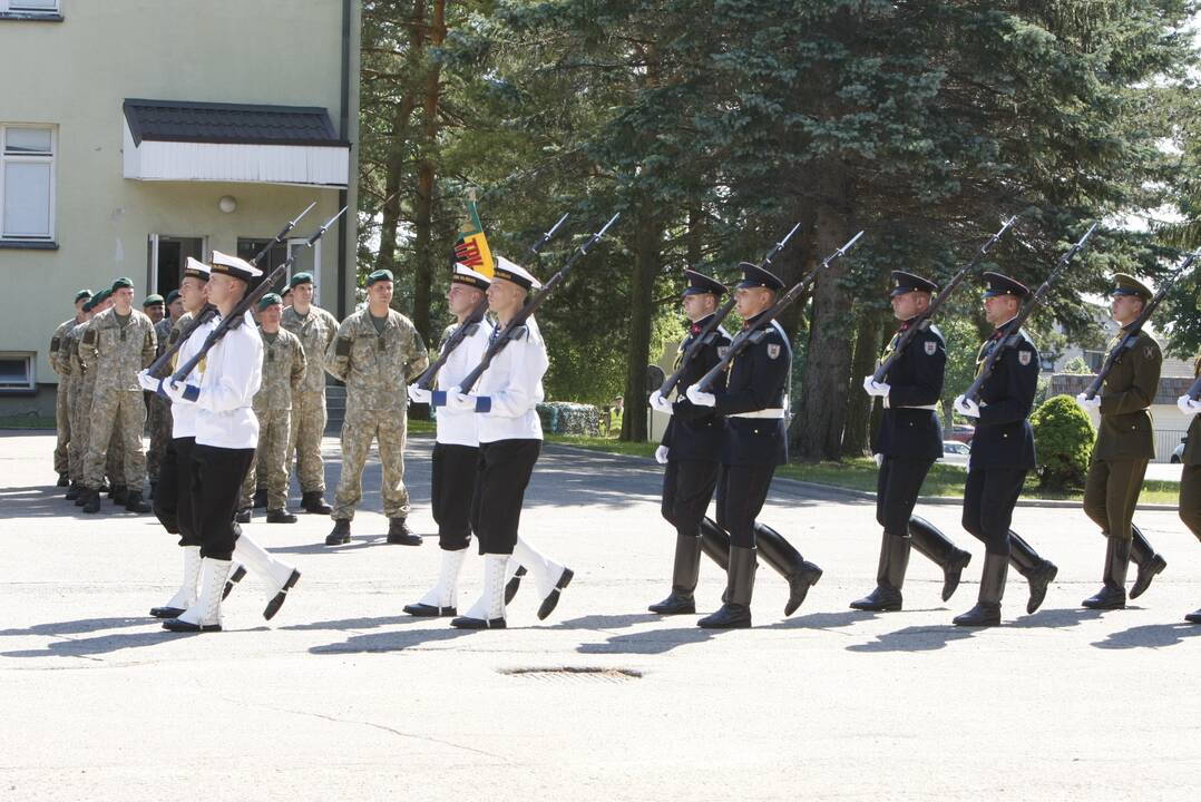 Klaipėdos Dragūnų batalione – vadų pasikeitimas ir šauktinių išlydėtuvės