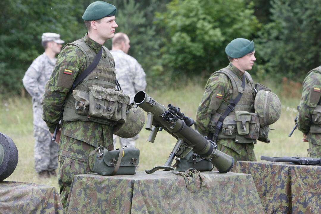 Prezidentė Klaipėdoje apžiūrėjo JAV karinę techniką