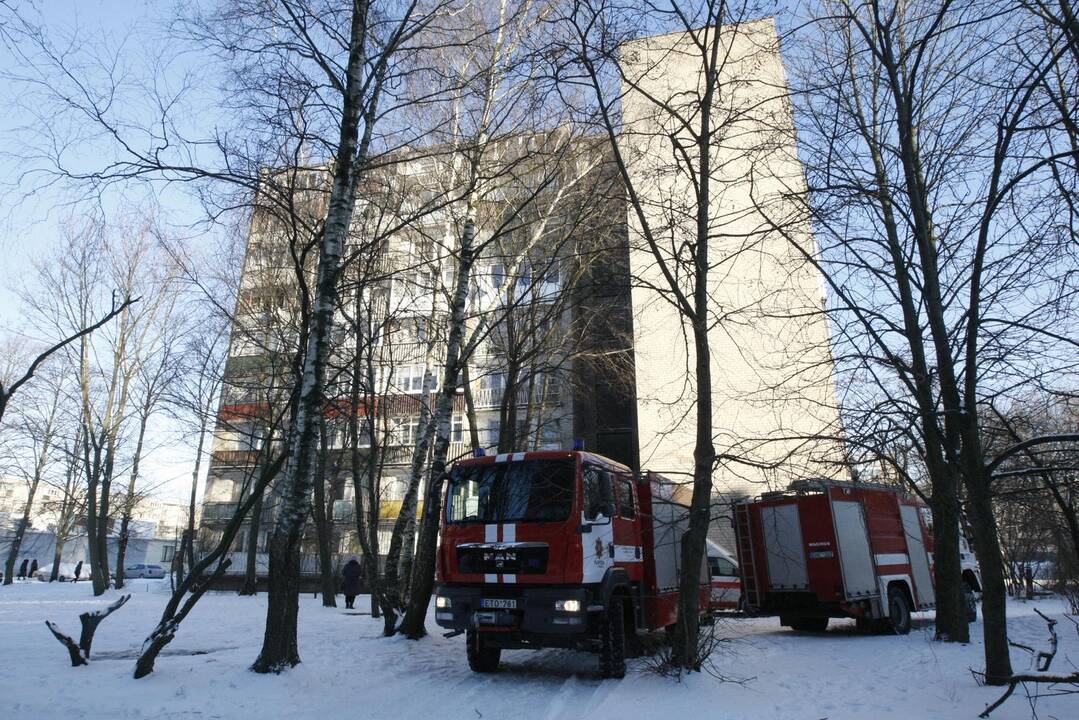 Uostamiestyje daugiabučiame name gaisro metu žuvo senolis