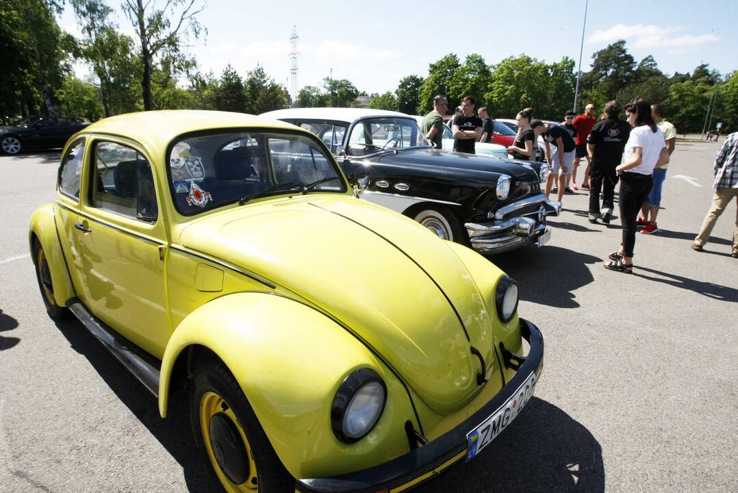 Sezoną pradėjo senovinių automobilių asociacija „Seni kibirai“