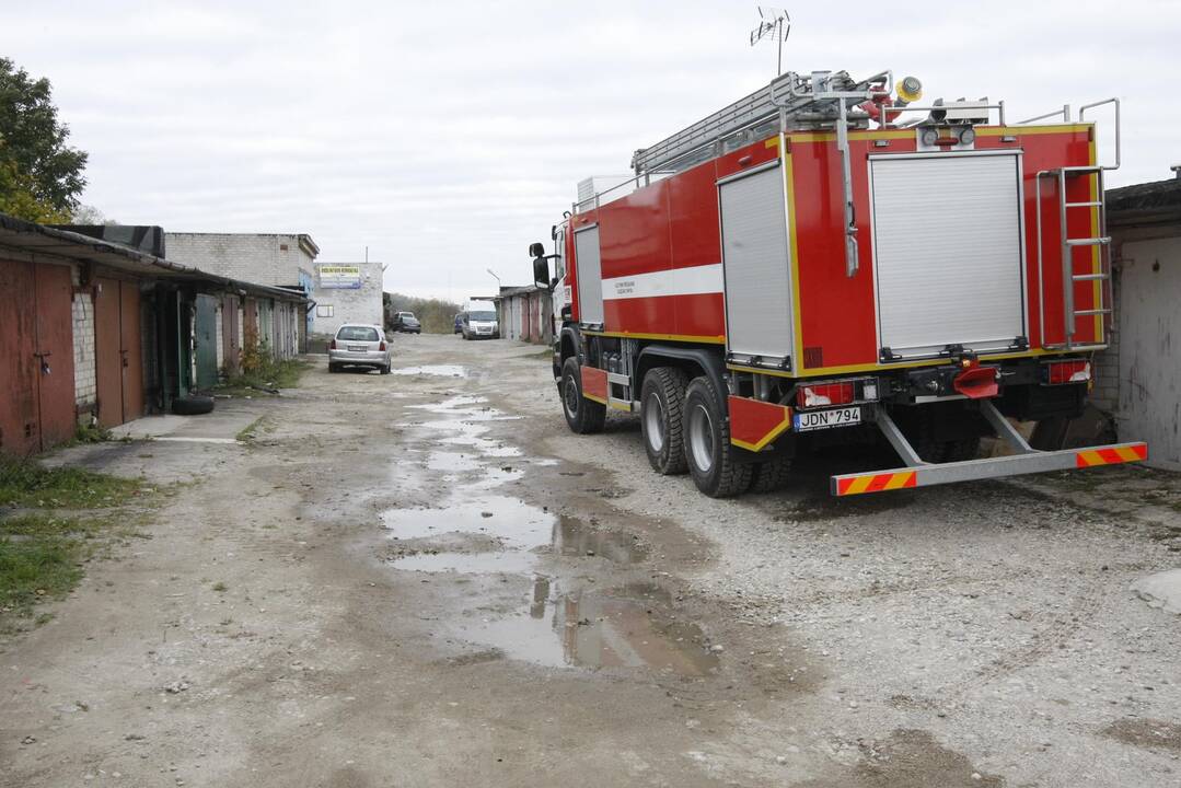 Garaže kilus gaisrui nukentėjo vyras