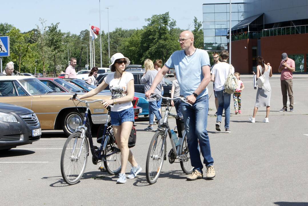 Sezoną pradėjo senovinių automobilių asociacija „Seni kibirai“