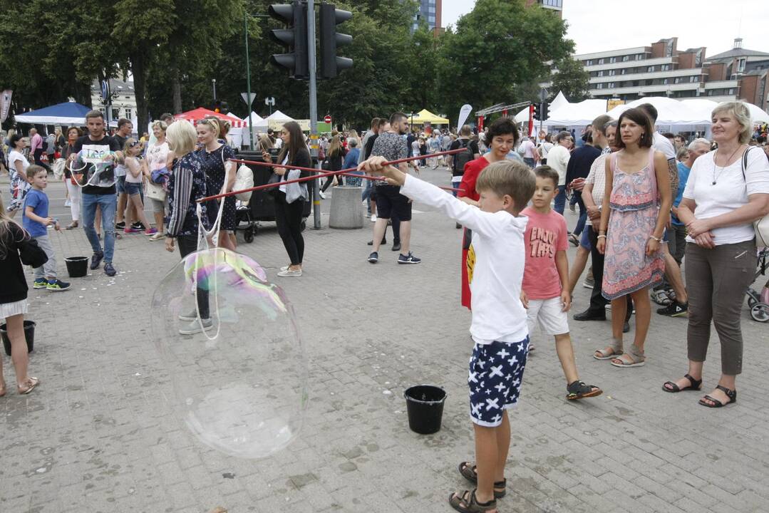 Linksmybės patiems mažiausiems Jūros šventės dalyviams 