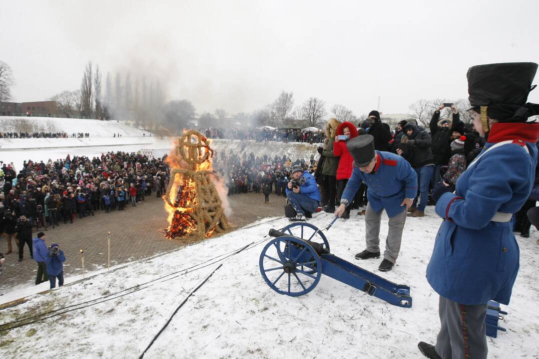 Klaipėdiečiai nenusižengė tradicijoms: per Užgavėnes išdykavo ir sudegino Morę