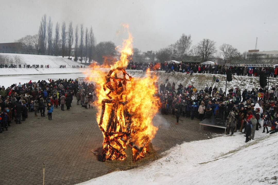 Klaipėdiečiai nenusižengė tradicijoms: per Užgavėnes išdykavo ir sudegino Morę