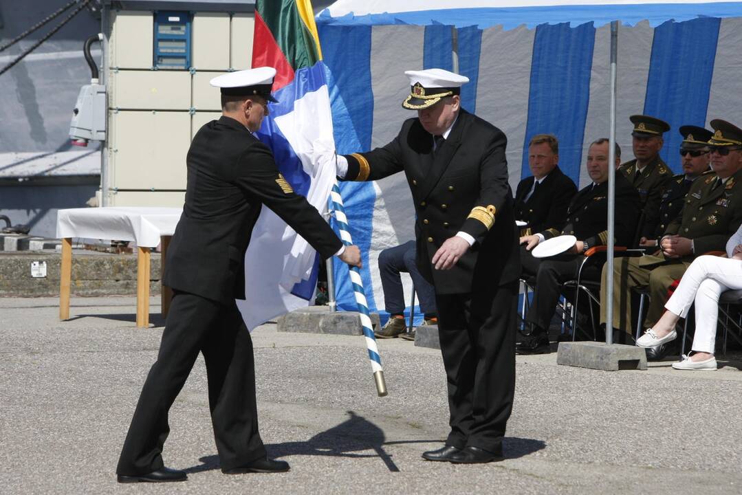 Karinių jūrų pajėgų vadų pasikeitimo ceremonija.