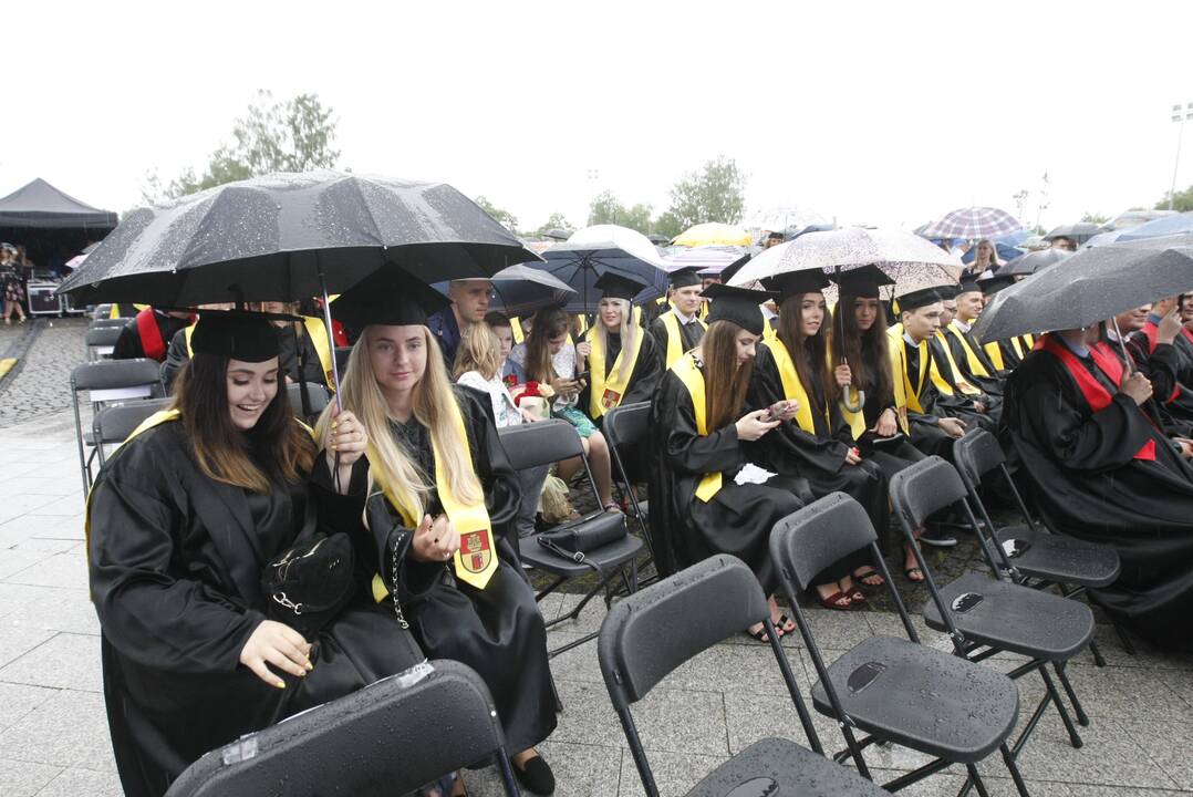 Diplomų įteikimas Klaipėdos universitete