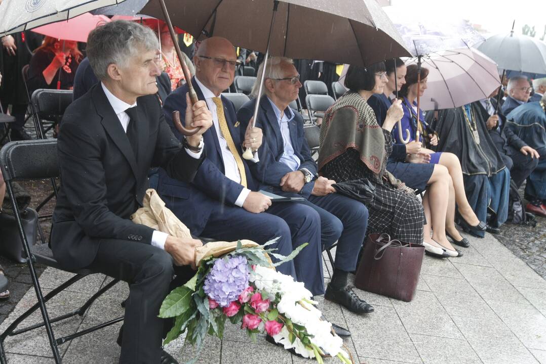 Diplomų įteikimas Klaipėdos universitete