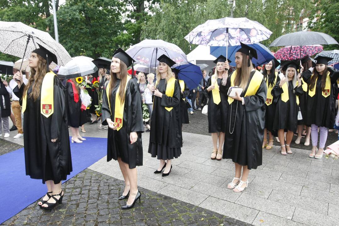 Diplomų įteikimas Klaipėdos universitete