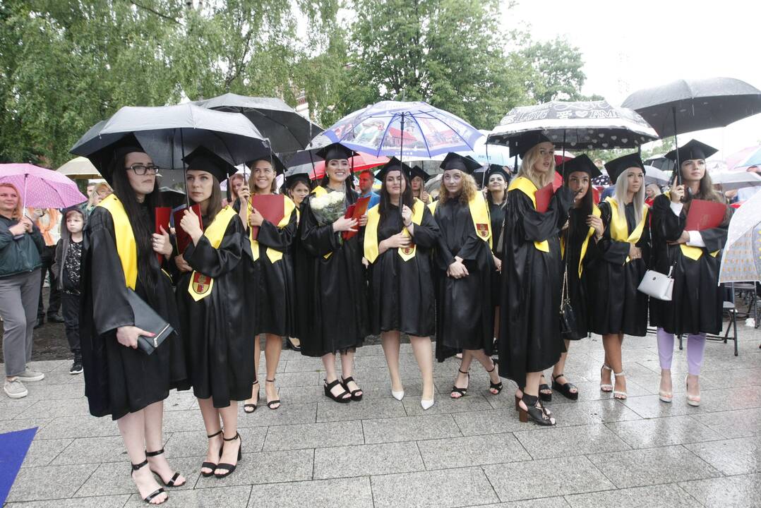 Diplomų įteikimas Klaipėdos universitete