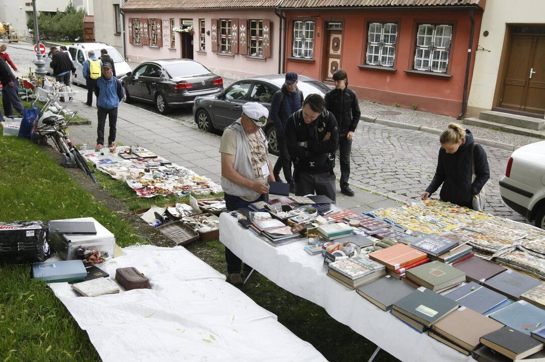 Senamiestyje ir vėl šurmuliavo blusų turgus