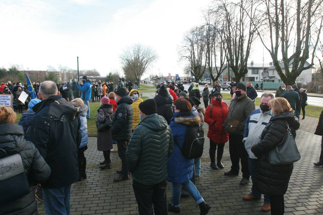 Palangoje – protestas prieš „Pušyno“ ir baseino privatizavimą: žmonės piktinosi A. Bilotaite