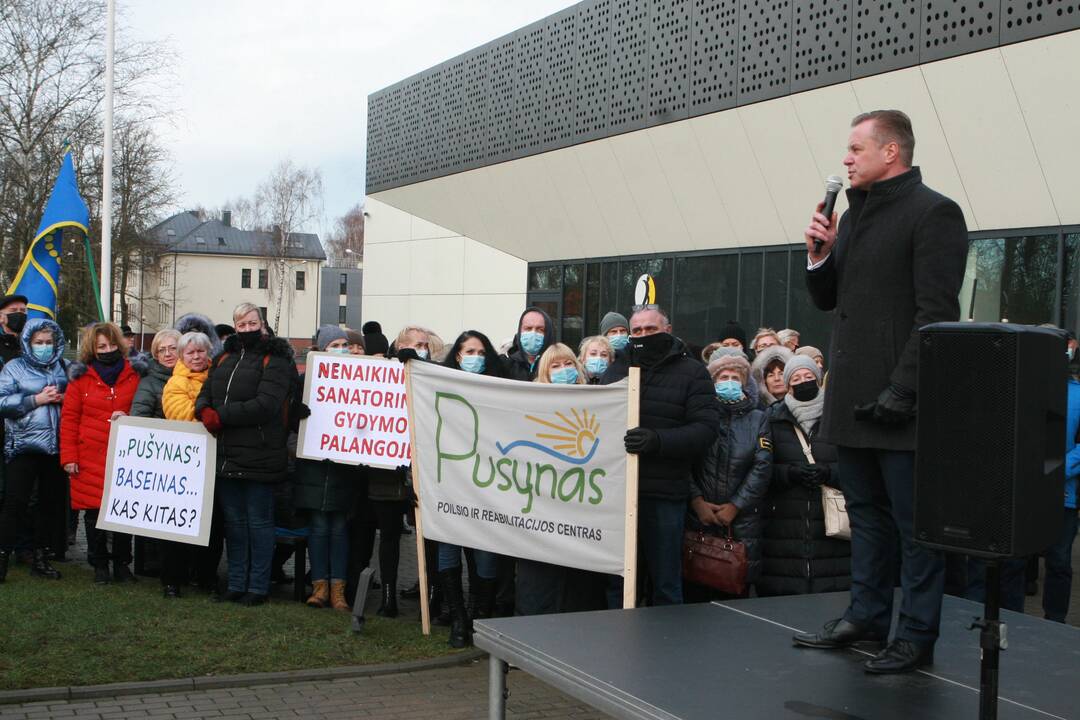Palangoje – protestas prieš „Pušyno“ ir baseino privatizavimą: žmonės piktinosi A. Bilotaite