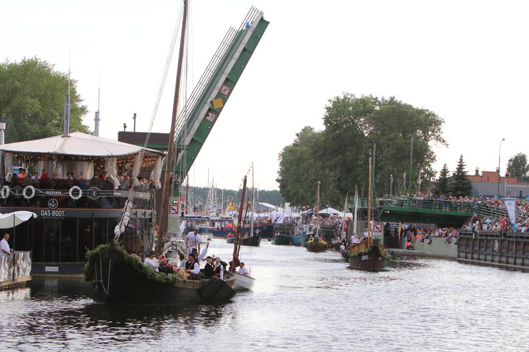 Uostamiestis pasitiko istorinių laivų flotilę