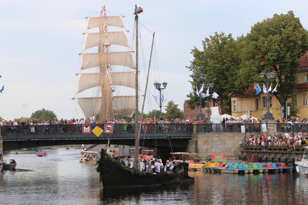 Uostamiestis pasitiko istorinių laivų flotilę