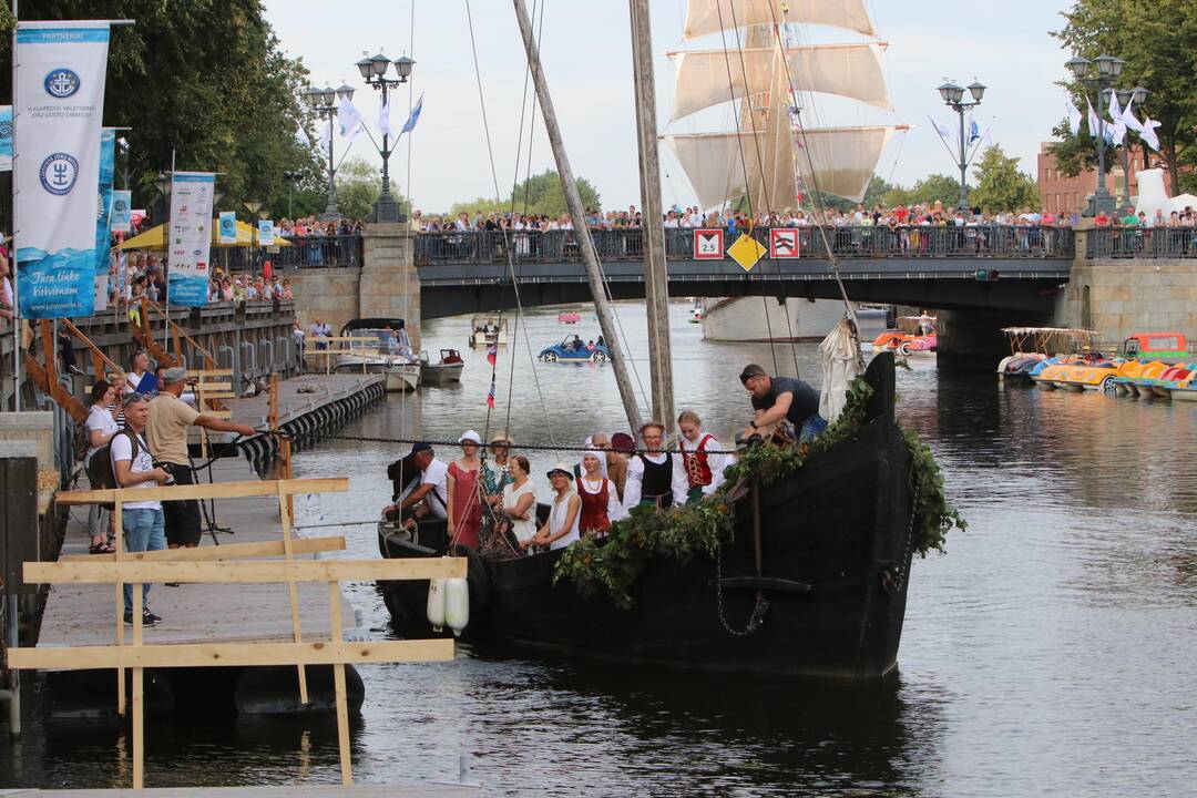 Uostamiestis pasitiko istorinių laivų flotilę