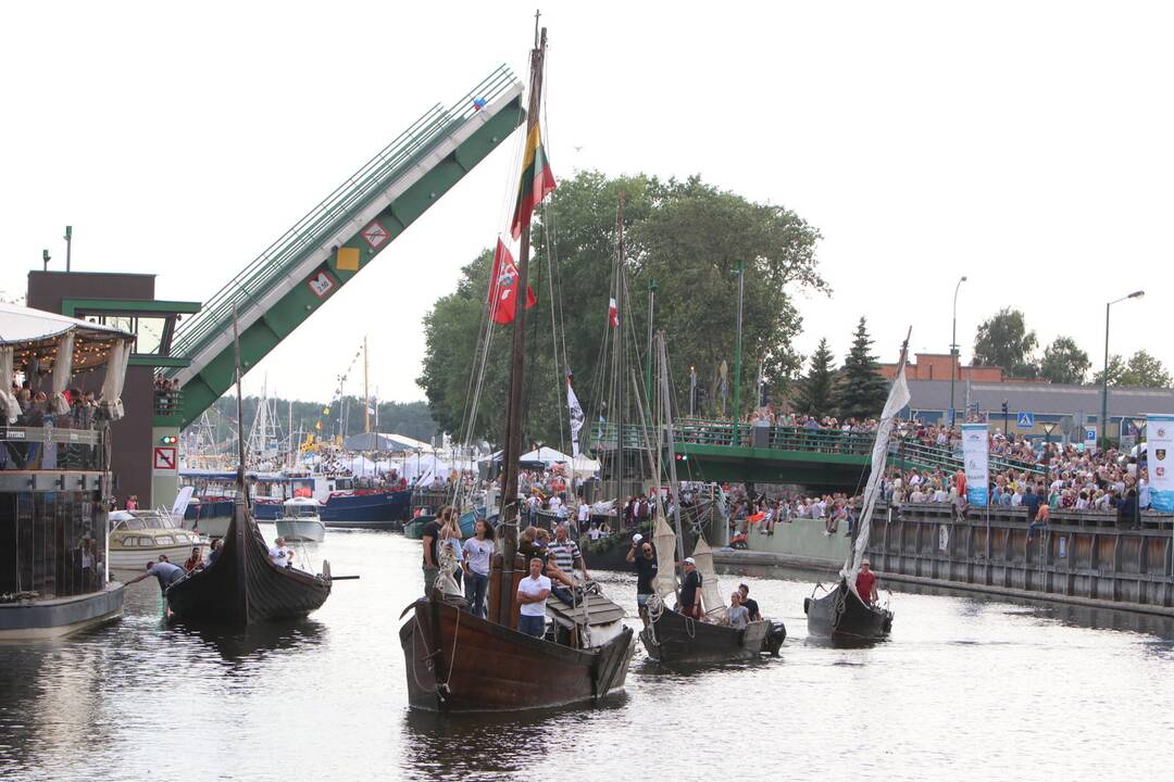 Uostamiestis pasitiko istorinių laivų flotilę