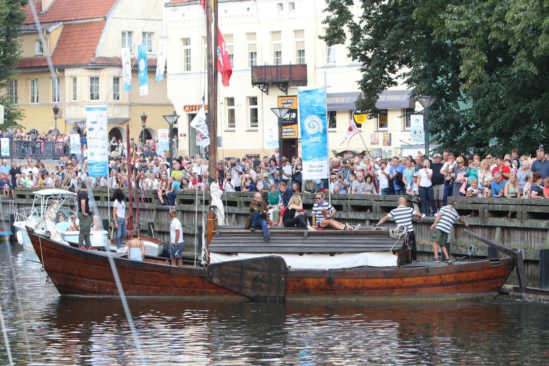 Uostamiestis pasitiko istorinių laivų flotilę