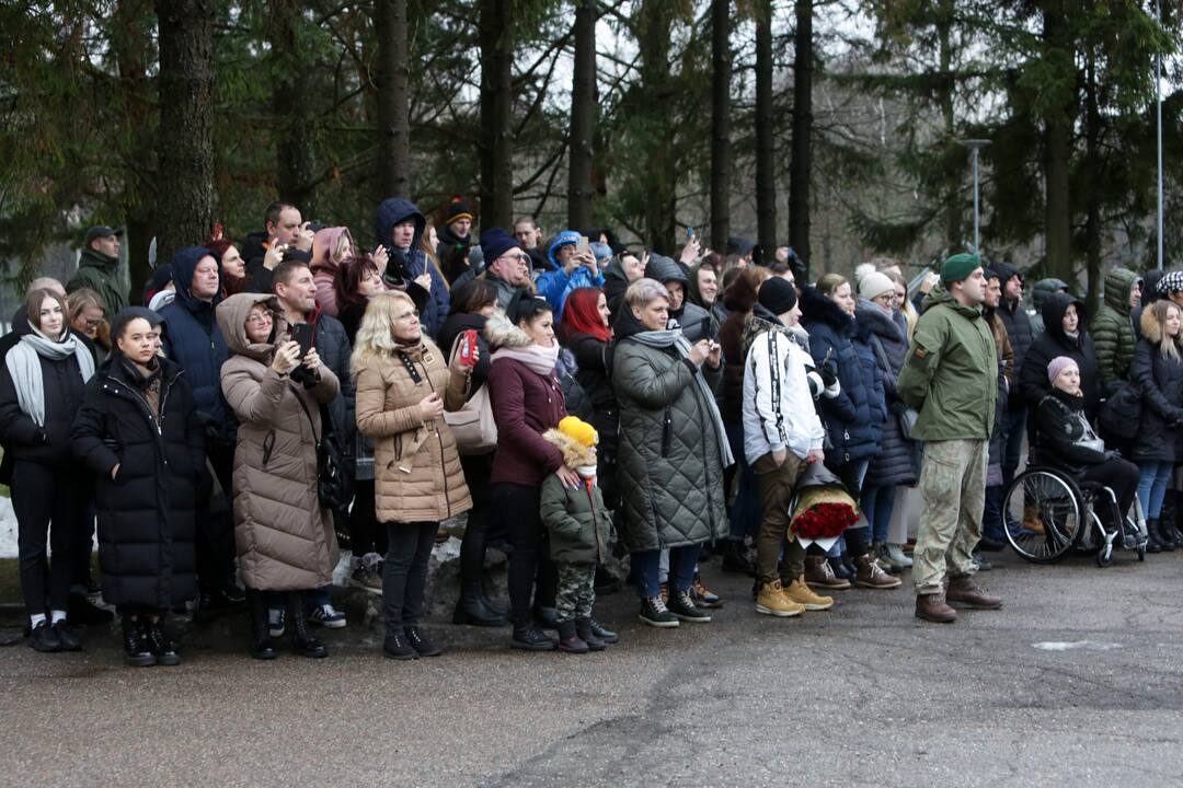 Kariai baigė tarnybą