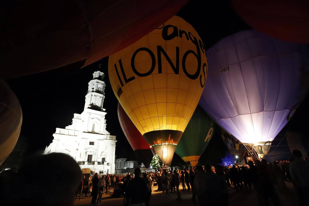 Naktinis oro balionų šou Kaune