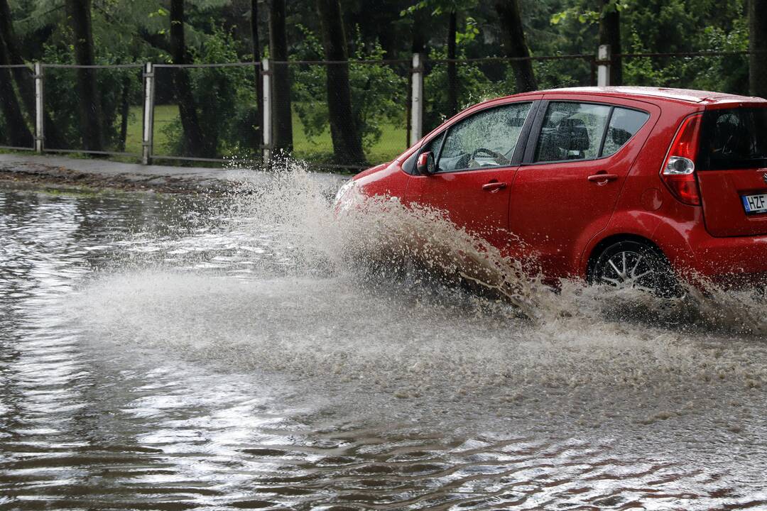 Po liūties ir vėl skęsta Kaunas