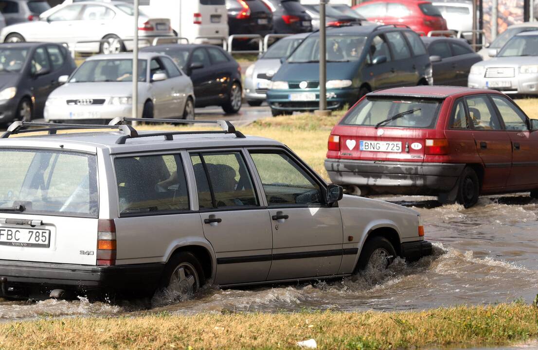 Po liūties ir vėl skęsta Kaunas