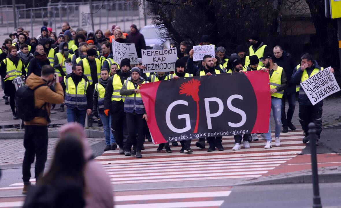 S. Dariaus ir S. Girėno stadioną stačiusių turkų protesto akcija