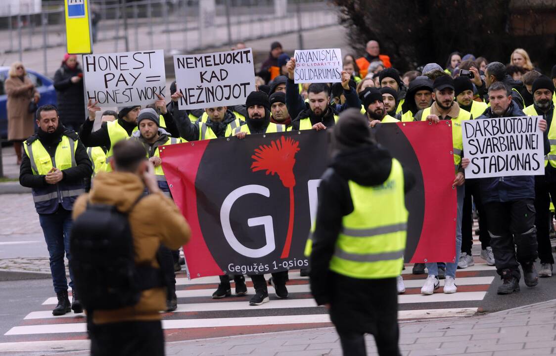 S. Dariaus ir S. Girėno stadioną stačiusių turkų protesto akcija