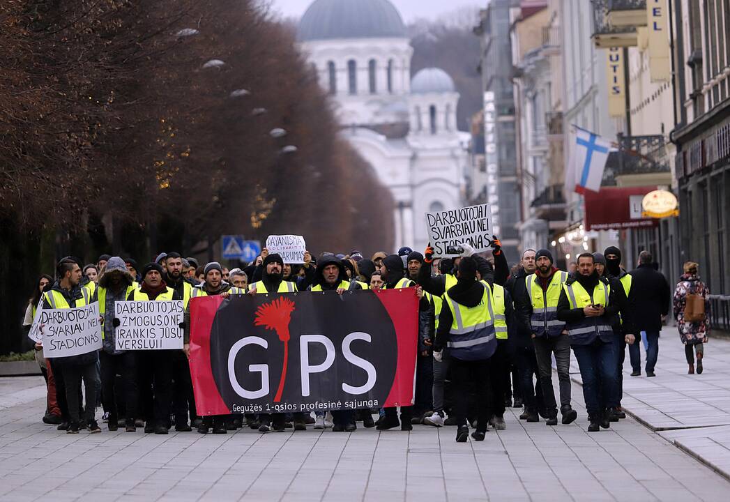 S. Dariaus ir S. Girėno stadioną stačiusių turkų protesto akcija
