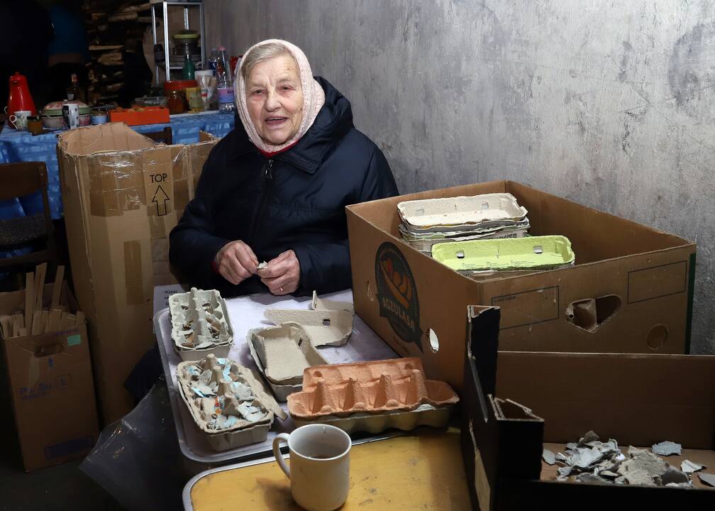 ,,Parake" liejamos apkasų žvakės .
