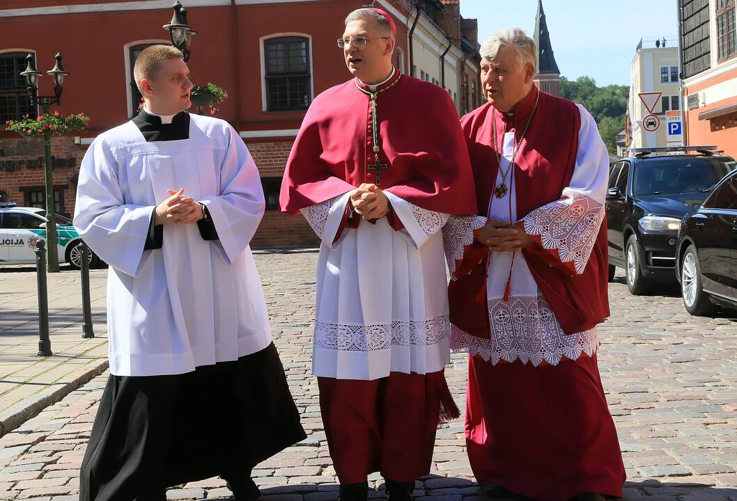 Arkivyskupas K. Kėvalas įžengė į Kauno arkikatedrą