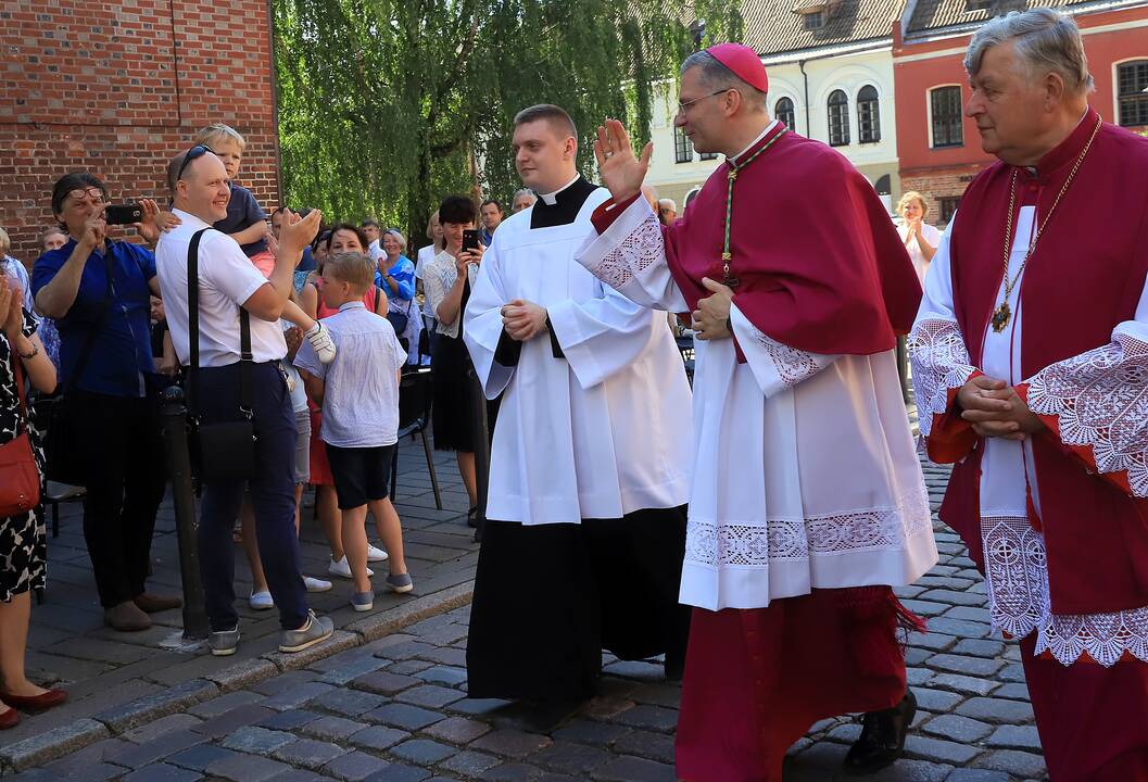 Arkivyskupas K. Kėvalas įžengė į Kauno arkikatedrą